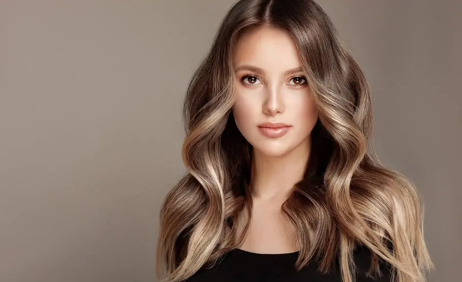 Haarverlängerung in Blond, Porträt